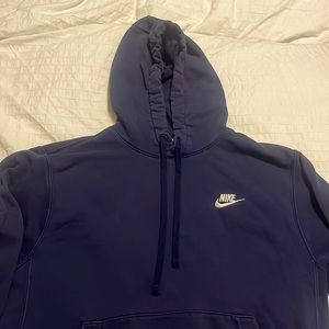 Small men’s Nike hoodie.